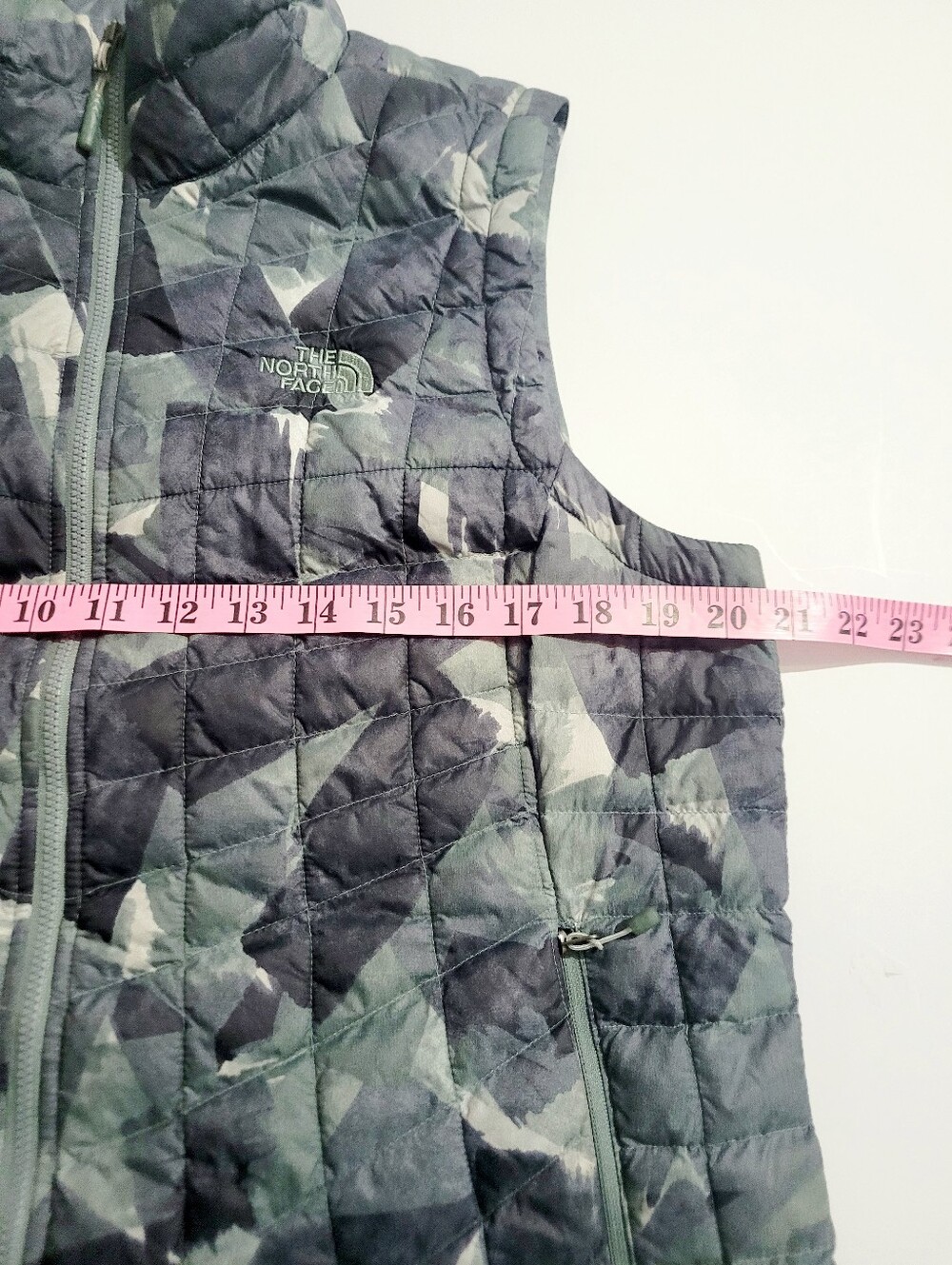 The North Face ThermoBall Quilted Puffer Vest Women's Large Gray Camo Full Zip - Picture 14 of 16